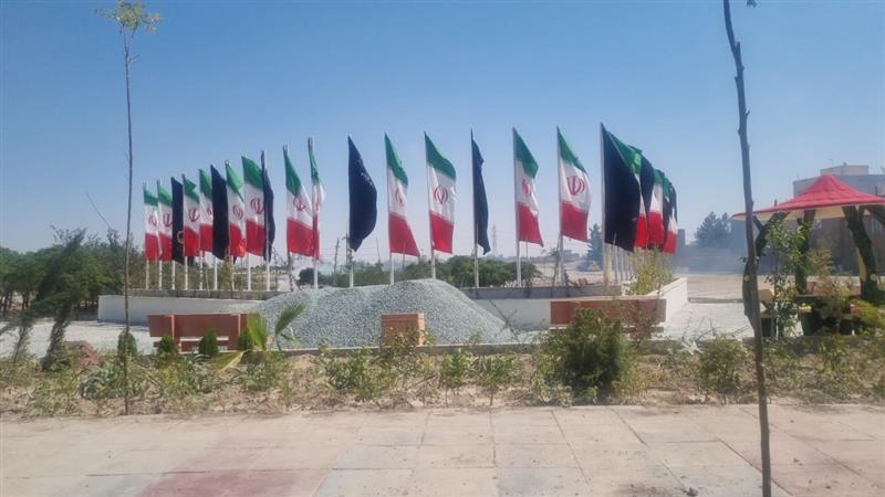 نصب میله و پرچمهای تفرجگاه پل تاریخی بازارك